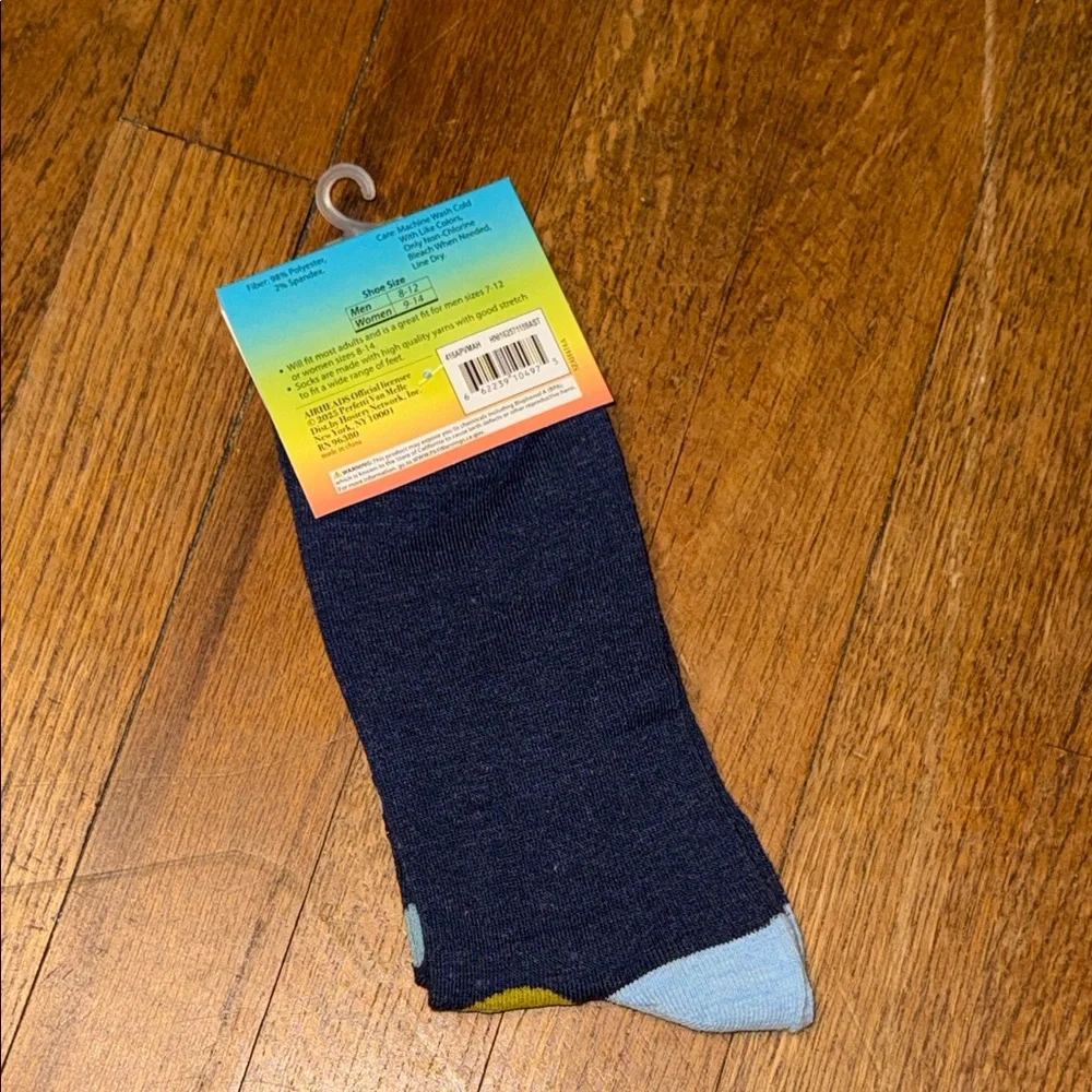 •AIRHEADS•NWT 1-PAIR OF GRAPHIC AIRHEAD LOGO CREW SOCKS ONE SIZE (M/8-12 W/9-14)
